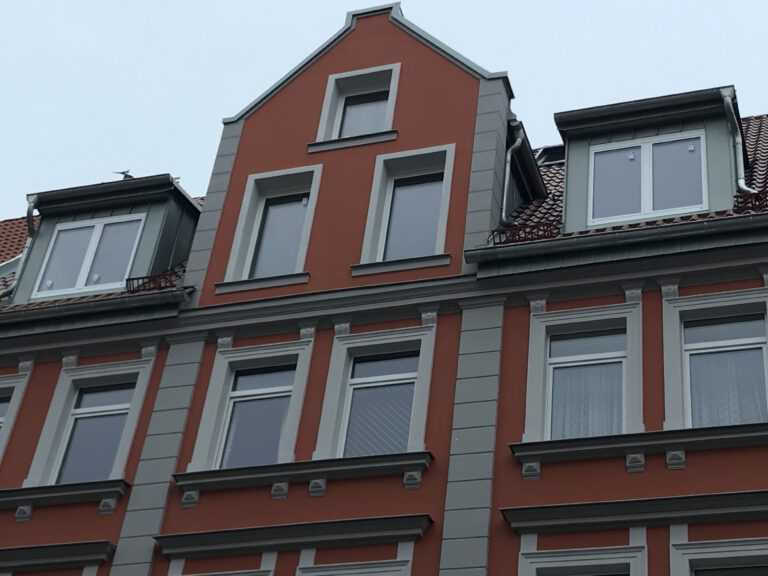 Dachgeschossausbau mit Fassadensanierung